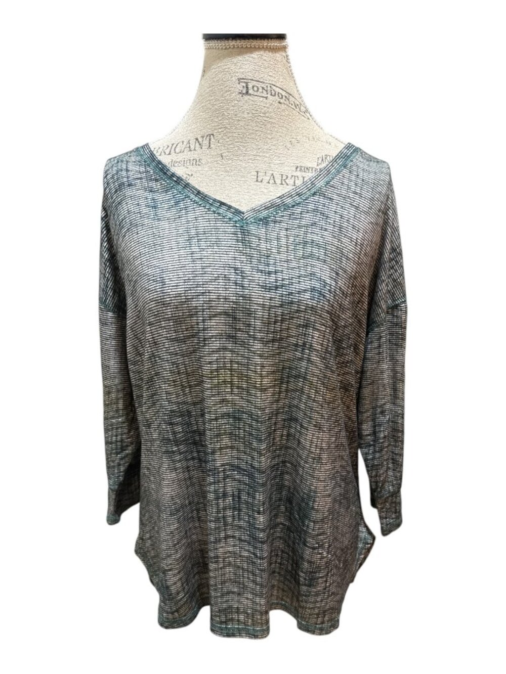 Christopher & Banks Sz XL Petite Gray & Green Geometric Pattern V-Neck Top